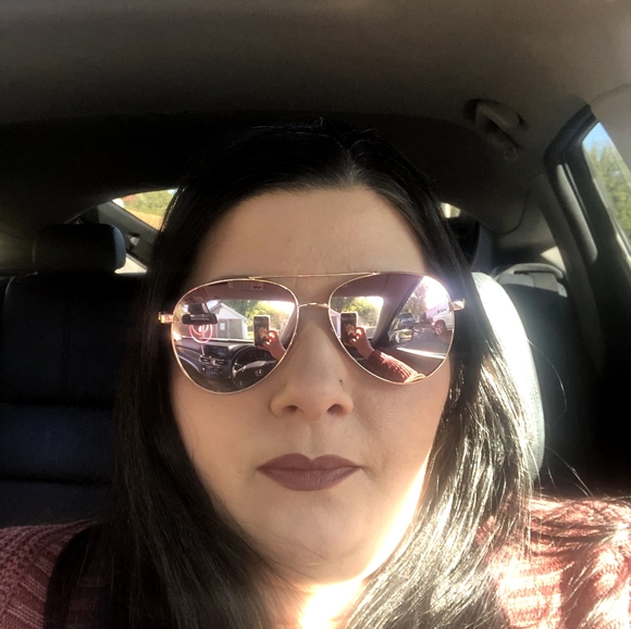 Meet your Posher, Christy - Picture 1 of 1